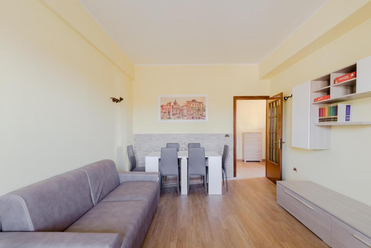 Le Rondini Apartment, 5 Persone, 2 Balconi, Policlinico Tor Vergata E Casilino Rome Luaran gambar